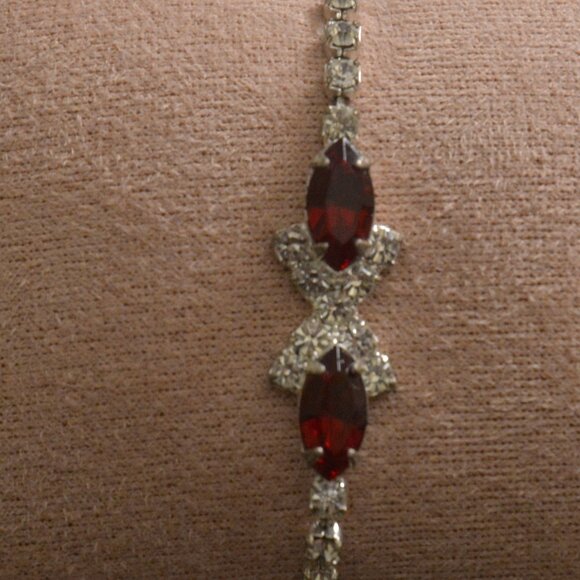 💎 NWOT Silver & Red Rhinestone Tennis Bracelet – Elegant Bling Jewelry, 7” 💎 - Picture 1 of 5